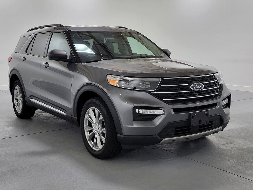Used 2022 Ford Explorer XLT w/ Equipment Group 202A AWD/4WD image 2