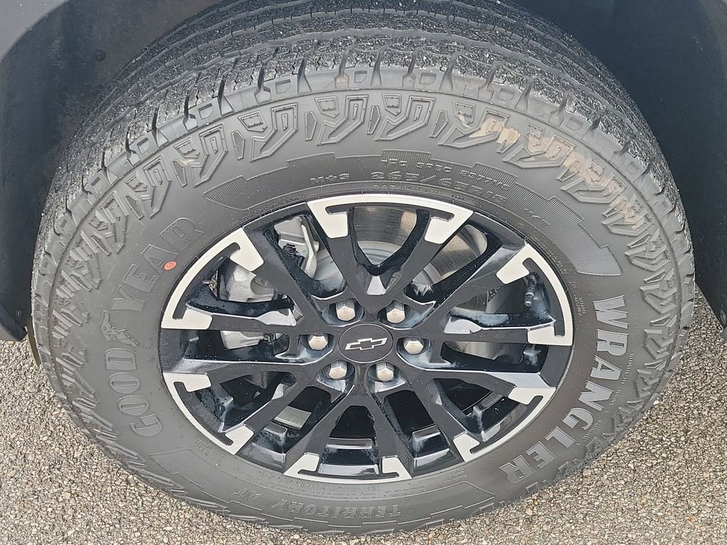 Used 2025 Chevrolet Traverse Z71 w/ LPO, Floor Liner Package image 9