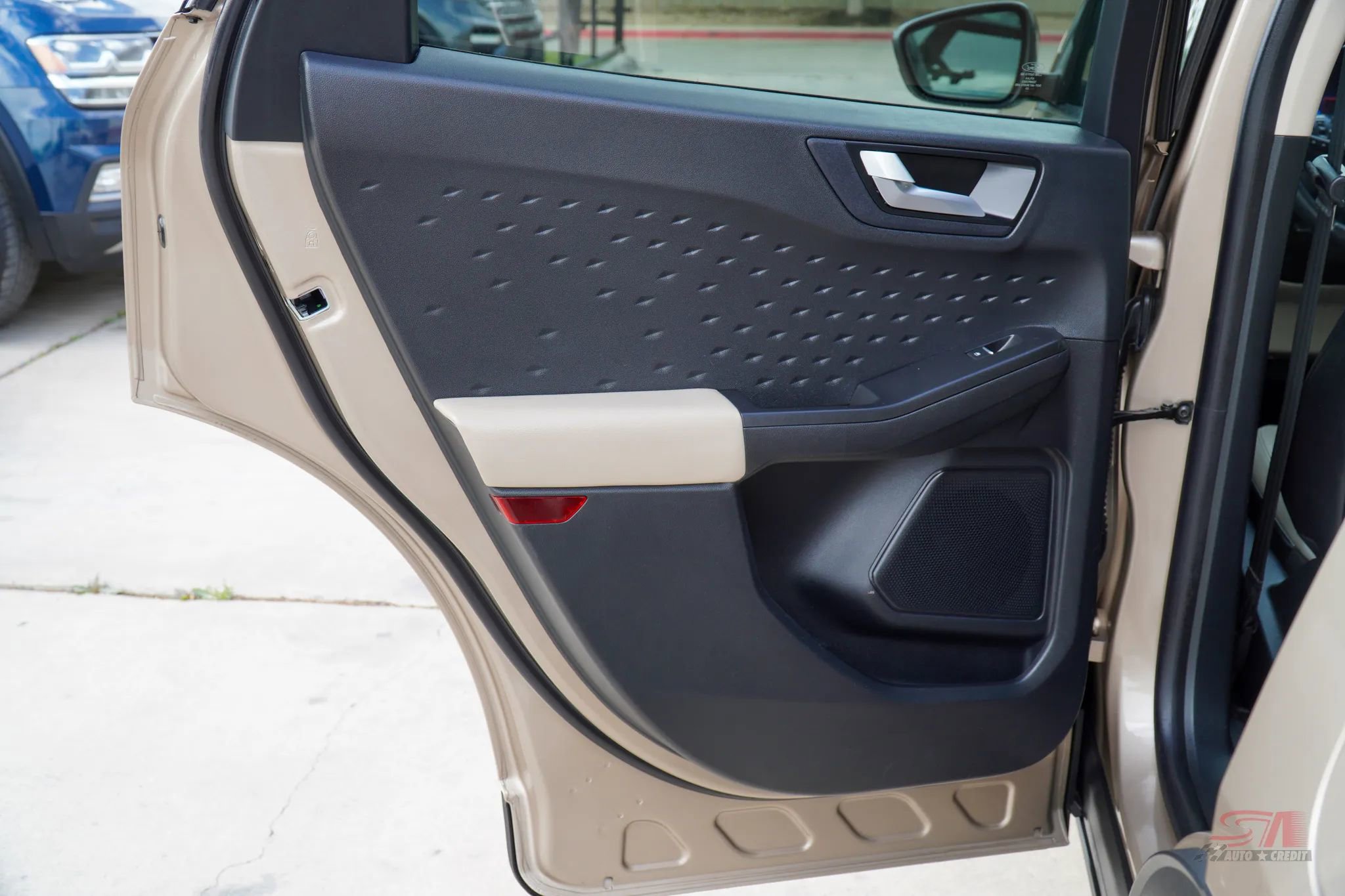 Used 2020 Ford Escape SE Sport image 18