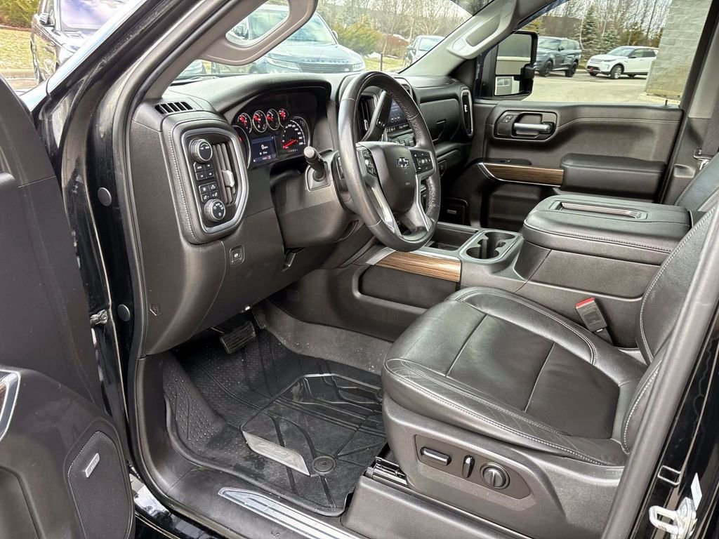 Used 2020 Chevrolet Silverado 1500 LT Trail Boss image 26