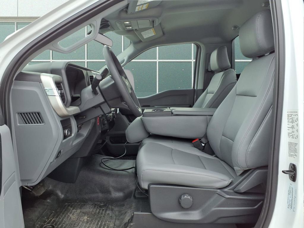 New 2025 Ford F550 4x4 Regular Cab Super Duty image 16