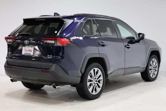 Used 2022 Toyota RAV4 XLE Premium AWD/4WD image 8