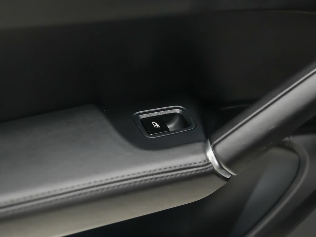 Used 2019 Porsche Cayenne AWD/4WD image 16