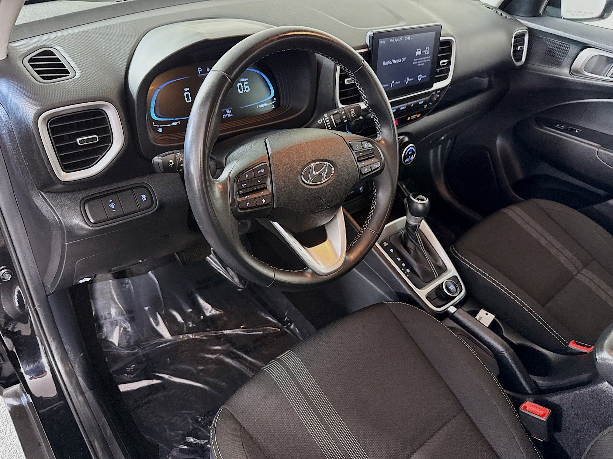Used 2024 Hyundai Venue SEL FWD image 23