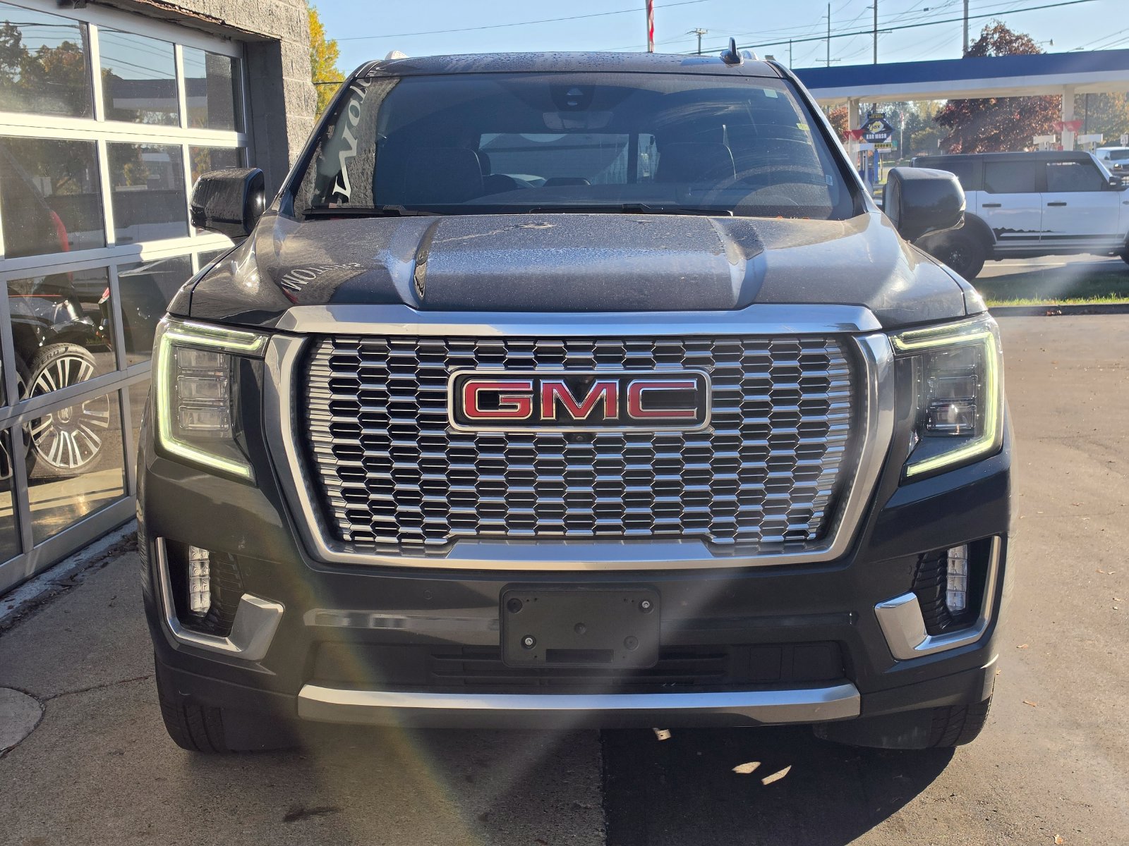 Used 2022 GMC Yukon XL Denali w/ Denali Premium Package AWD/4WD image 2