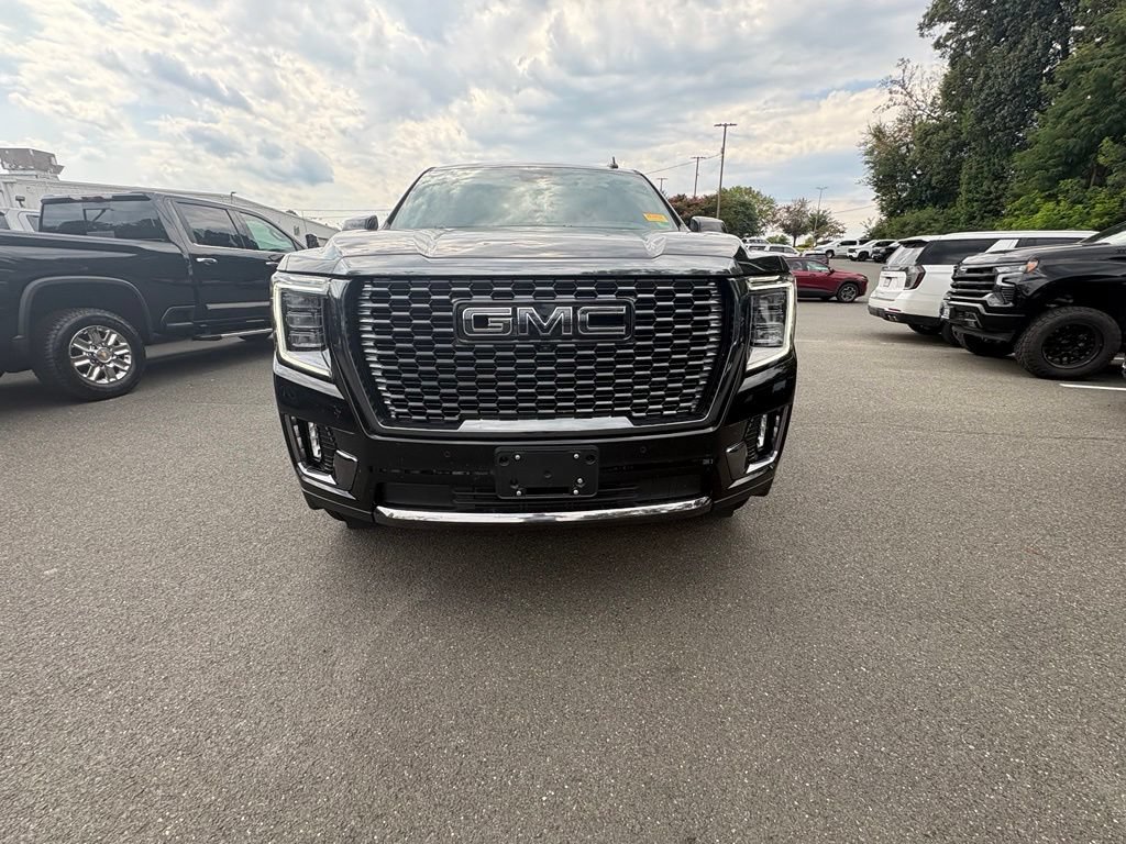 Used 2024 GMC Yukon Denali Ultimate AWD/4WD image 3