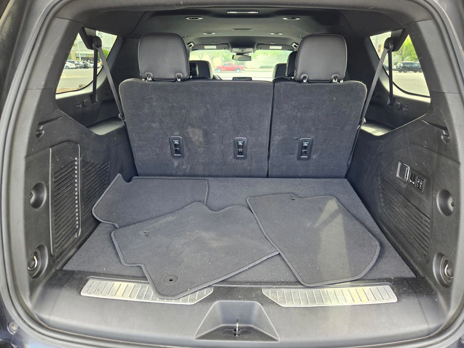 Used 2023 Chevrolet Suburban Premier AWD/4WD image 21