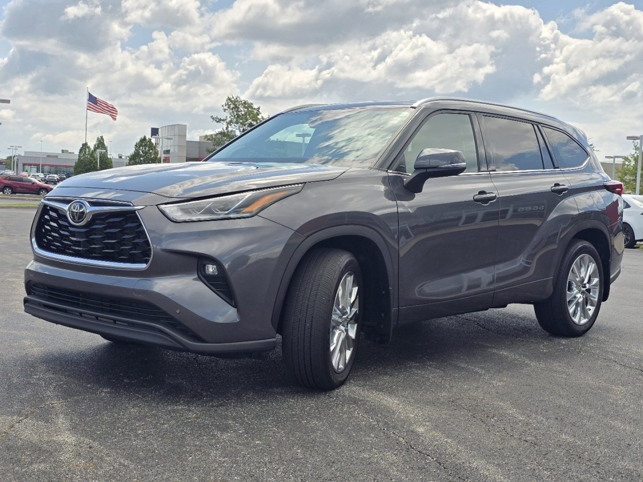 Certified 2024 Toyota Highlander Limited AWD/4WD image 14