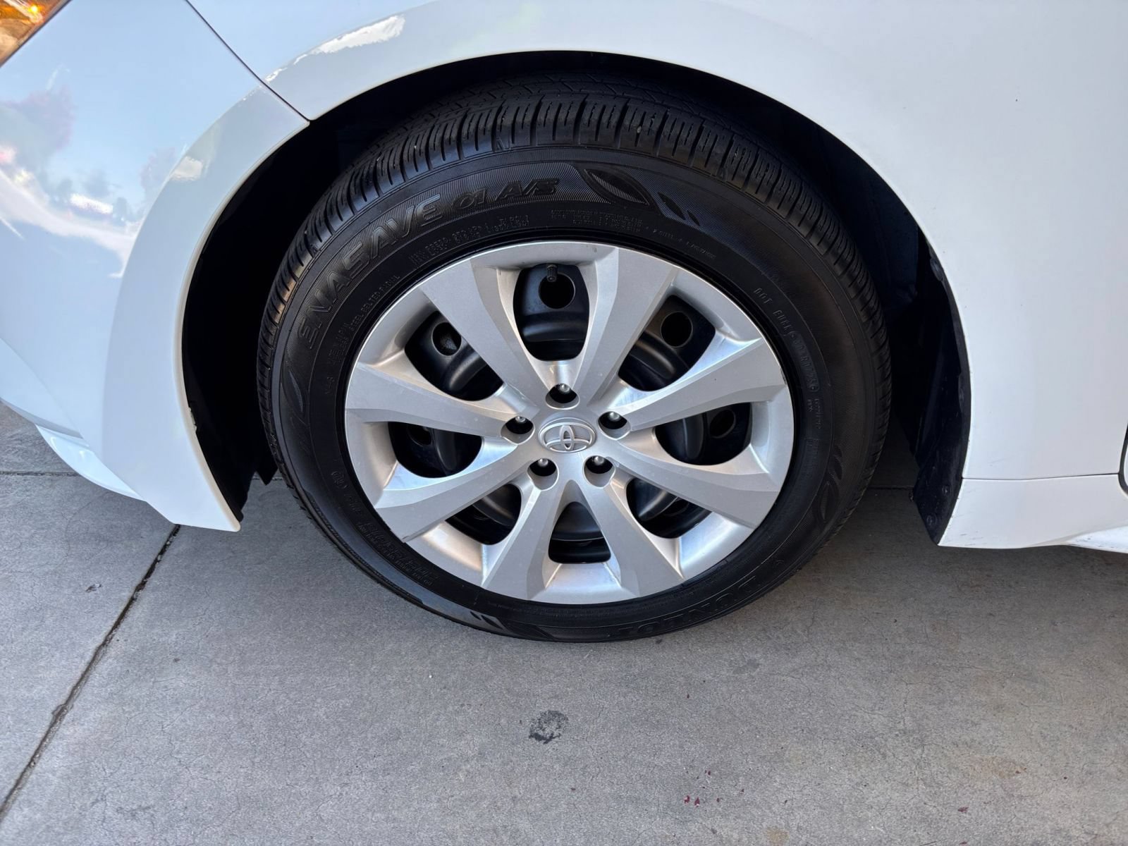 Used 2025 Toyota Corolla LE FWD image 29