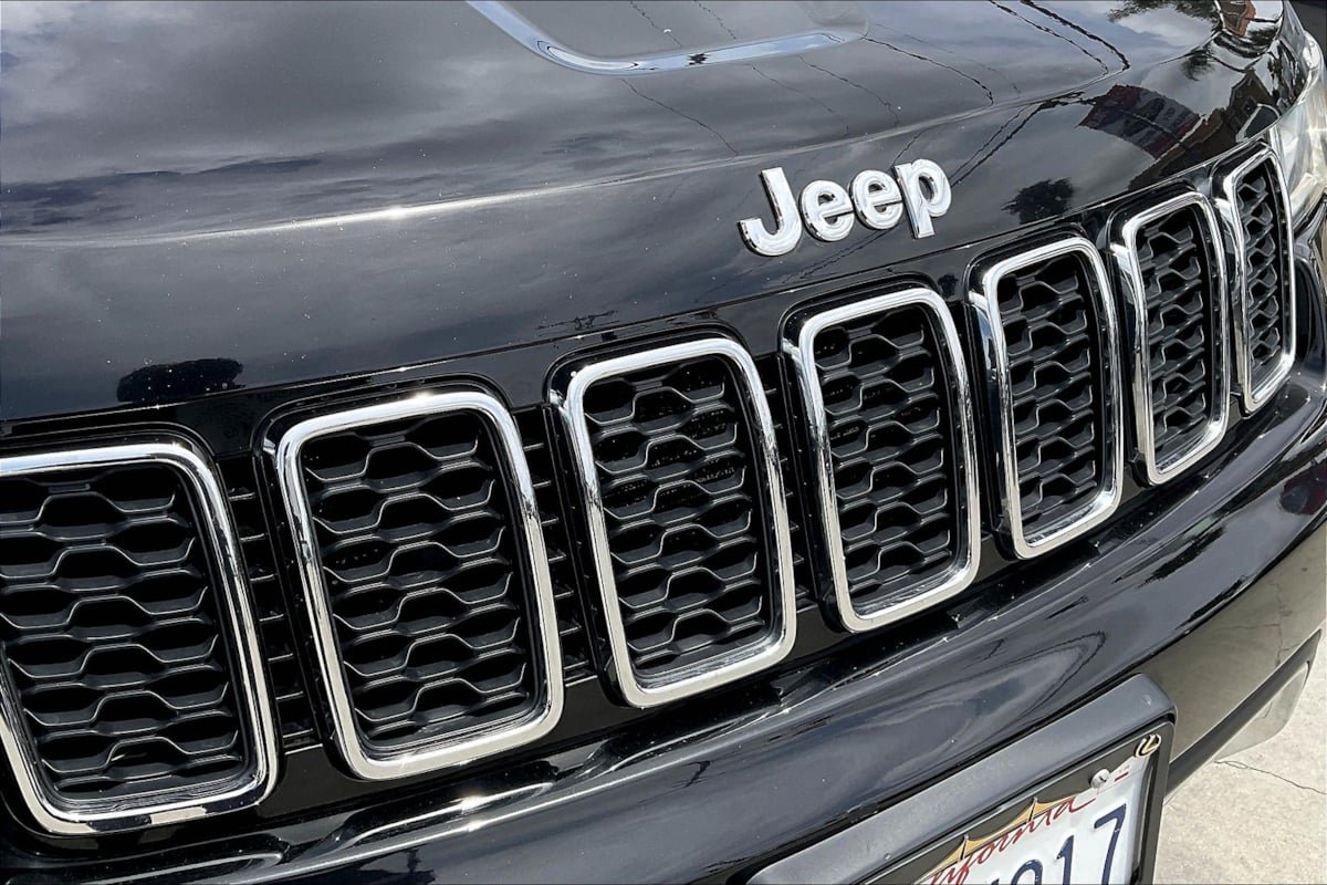 Used 2017 Jeep Grand Cherokee Limited AWD/4WD image 26