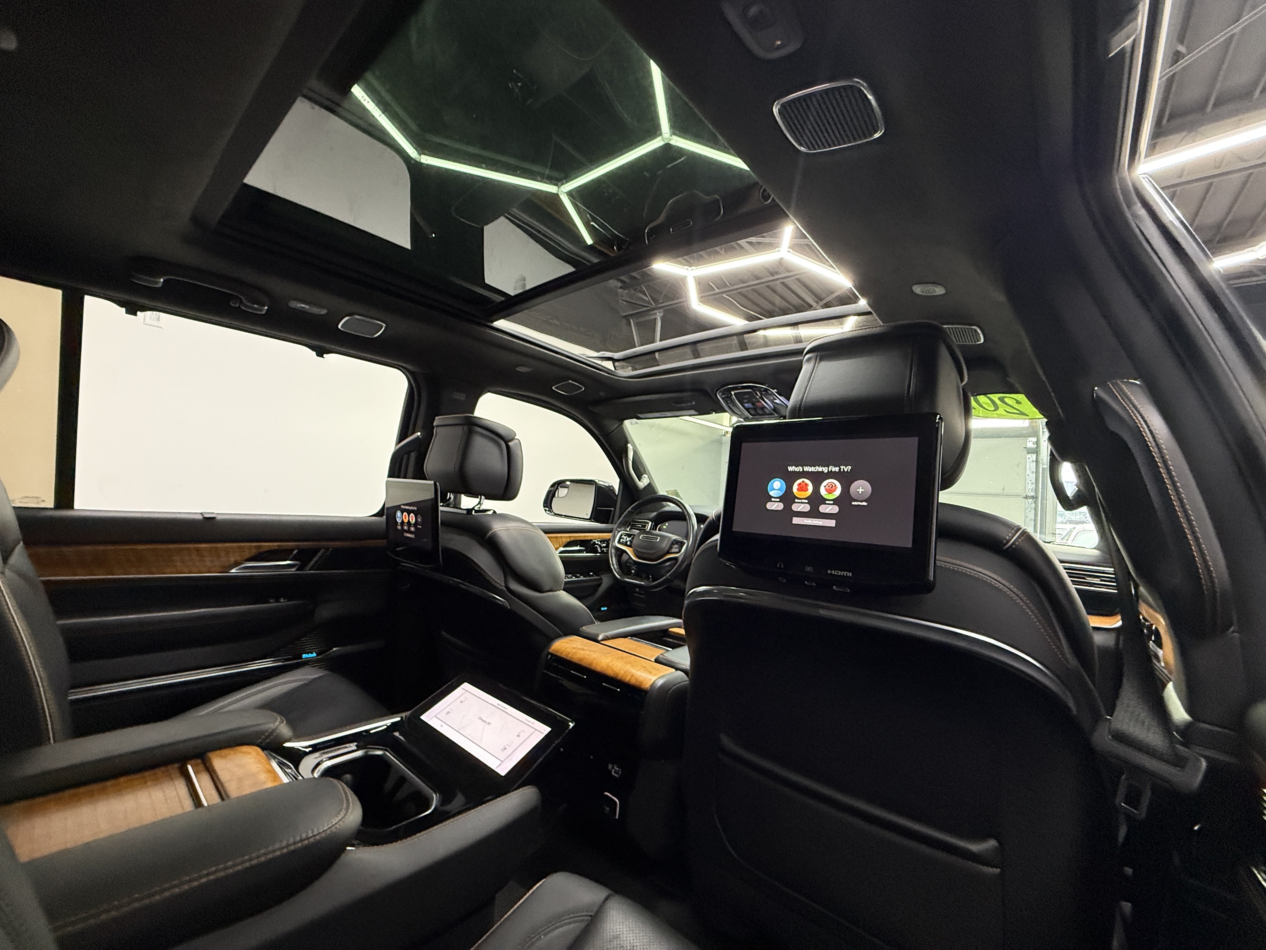 Used 2022 Jeep Grand Wagoneer Series III w/ Rear-Seat Entertainment Group AWD/4WD image 27