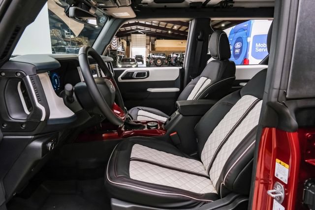 Used 2025 Ford Bronco Heritage Edition AWD/4WD image 14