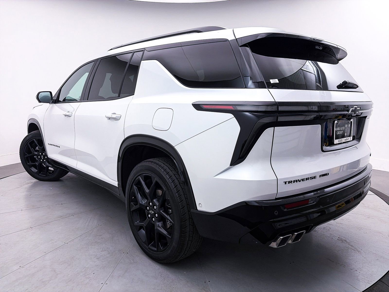 Used 2024 Chevrolet Traverse RS w/ LPO, Floor Liner Package image 2