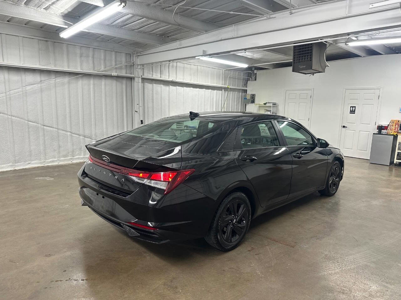 Used 2021 Hyundai Elantra SEL image 7