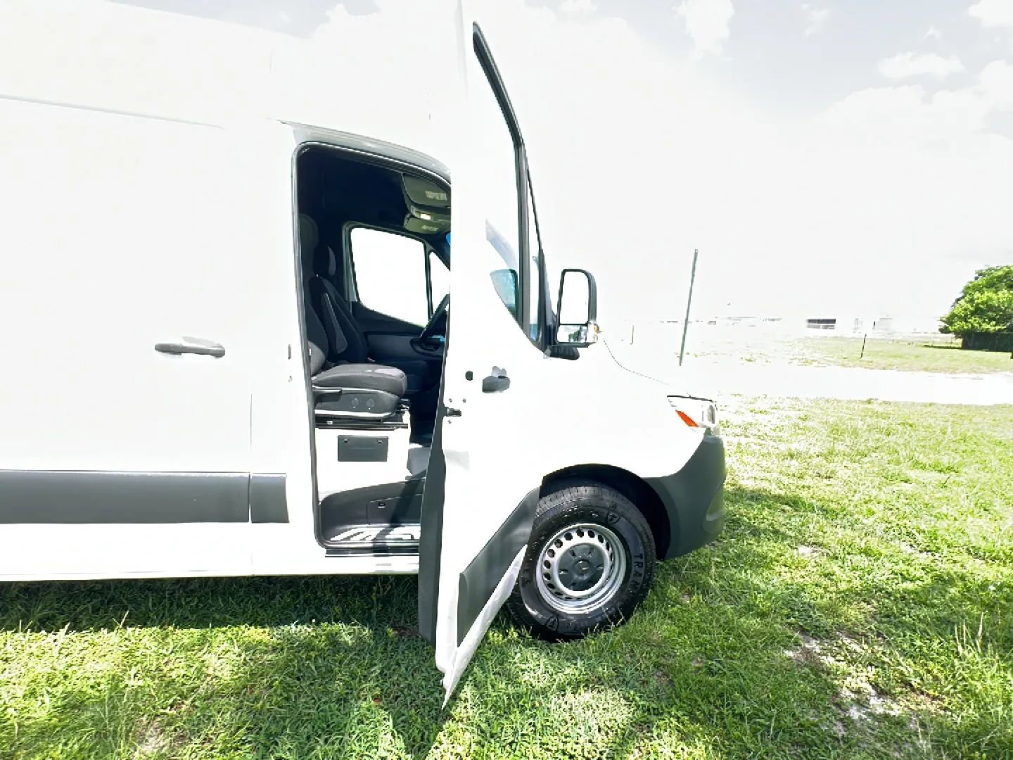 Used 2021 Mercedes-Benz Sprinter 1500 image 24
