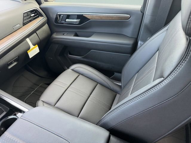 New 2026 Chevrolet Suburban High Country AWD/4WD image 17