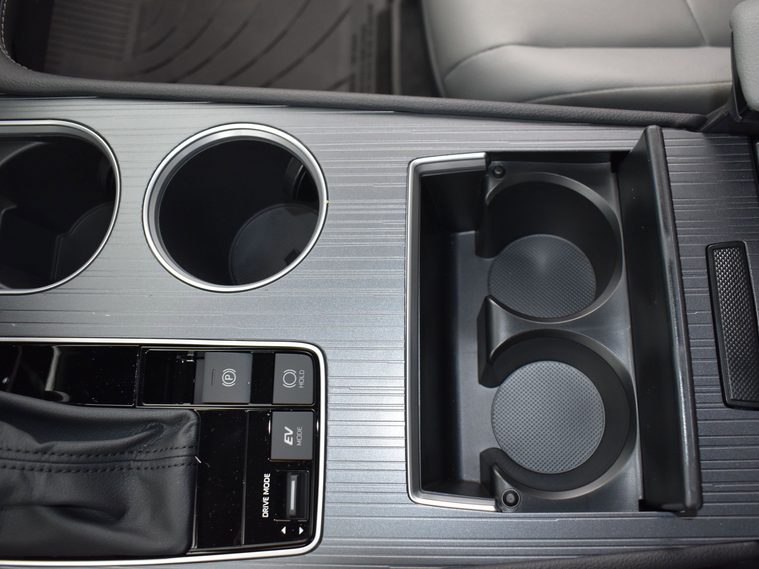 Used 2025 Toyota Sienna XLE FWD image 18