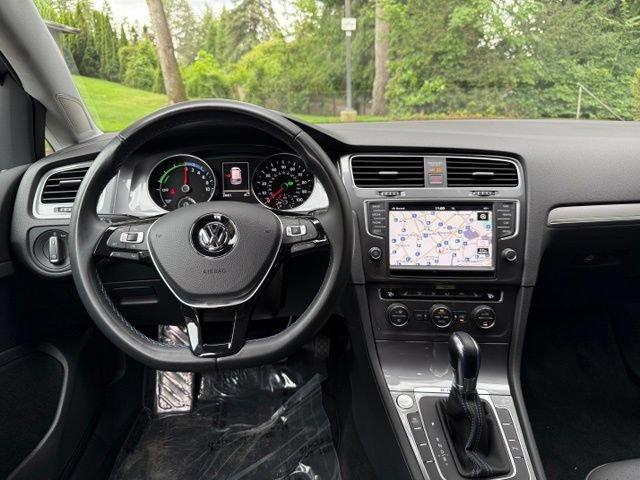 Used 2016 Volkswagen e-Golf SEL Premium FWD image 13