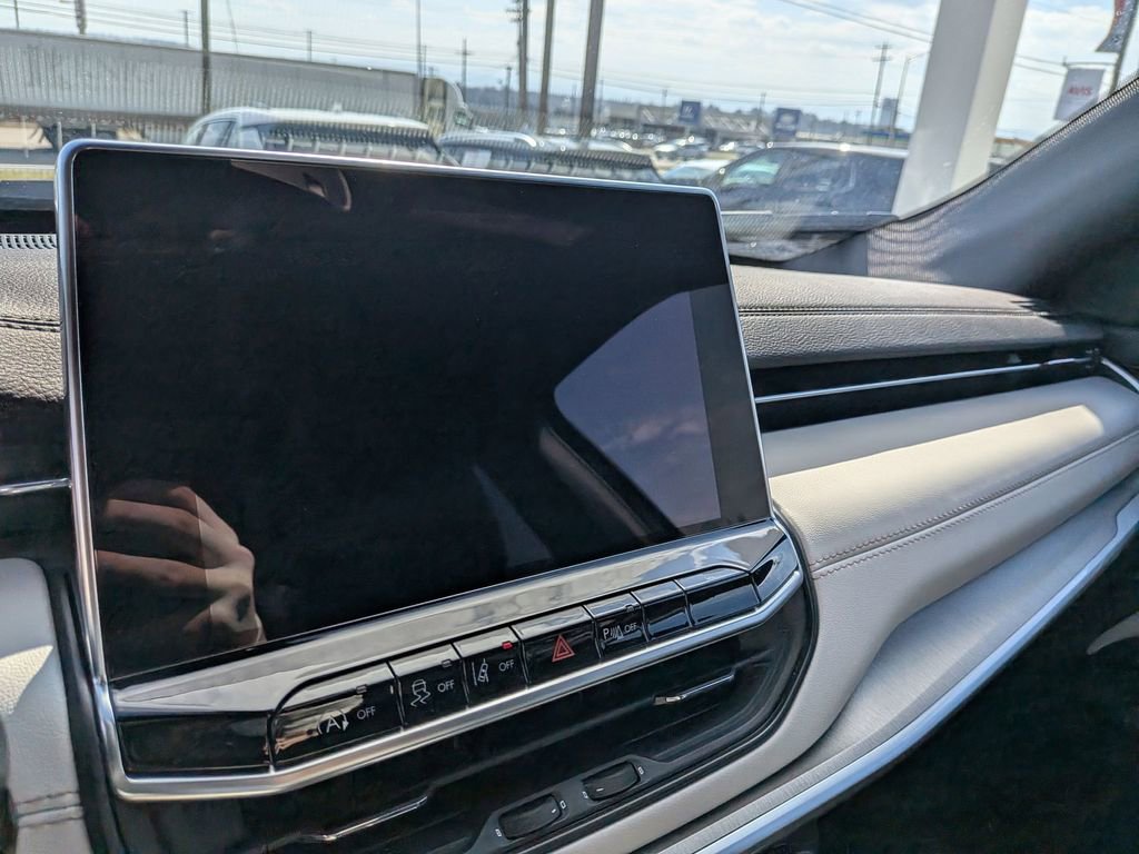 Used 2025 Jeep Compass Limited image 18