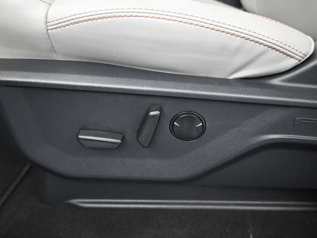Used 2025 Ford Expedition Active image 11
