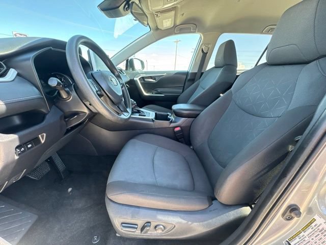 Used 2025 Toyota RAV4 XLE AWD/4WD image 2