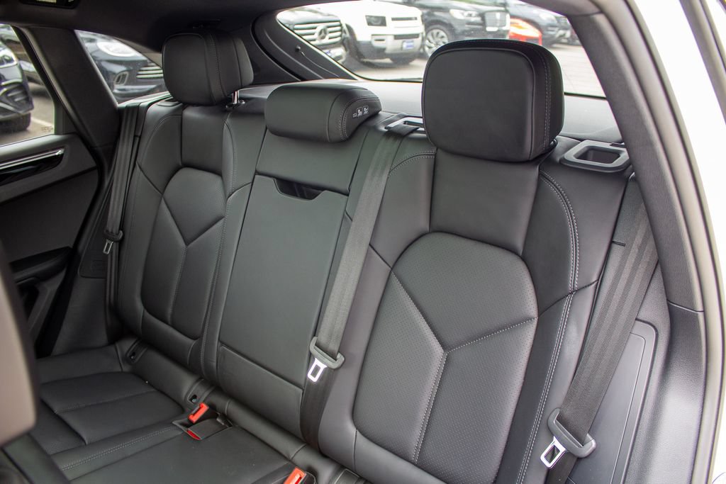 Used 2025 Porsche Macan AWD/4WD image 22