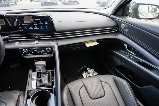 New 2026 Hyundai Elantra Limited FWD image 18