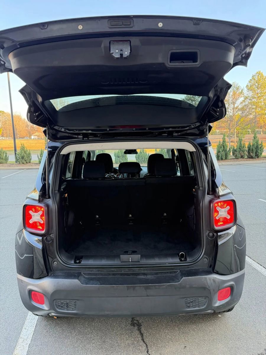 Used 2017 Jeep Renegade Latitude image 6