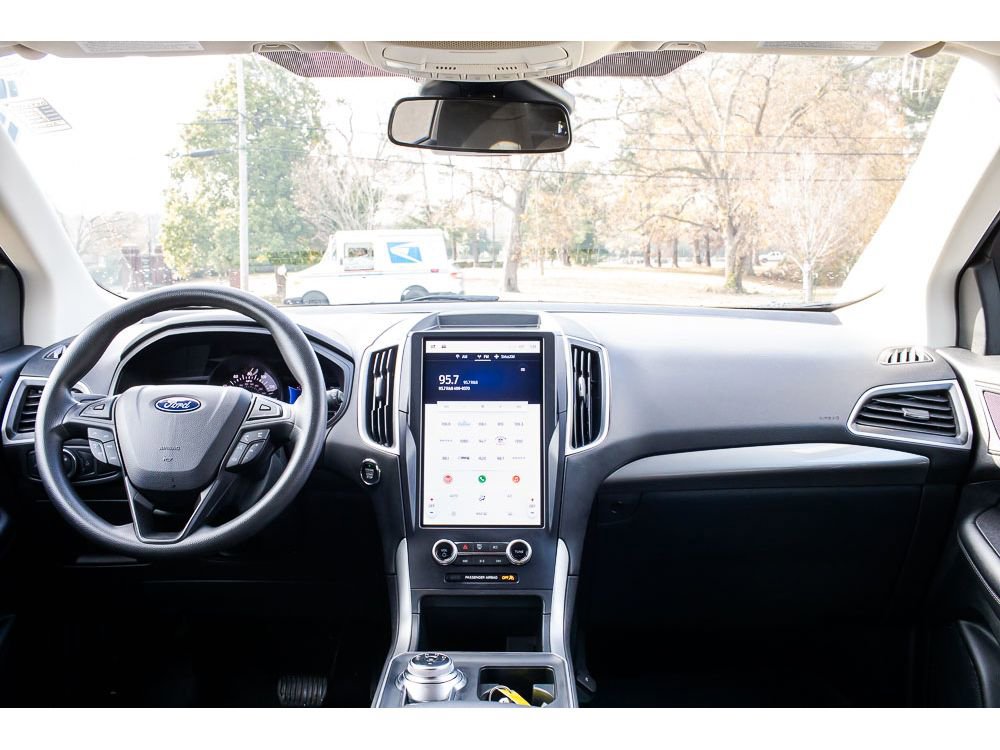 Used 2022 Ford Edge SE w/ Black Appearance Package image 12