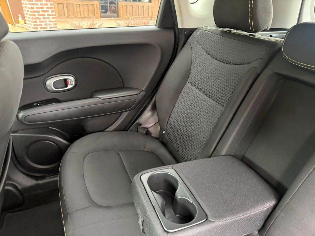 Used 2014 Kia Soul + FWD image 19