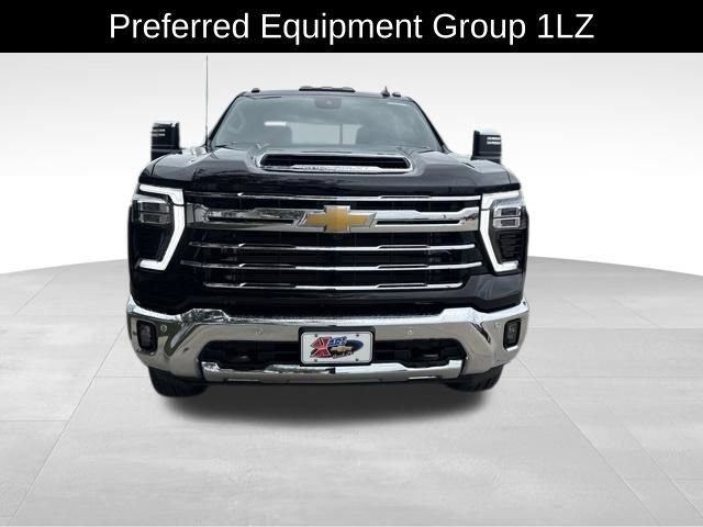 Used 2025 Chevrolet Silverado 2500 LTZ w/ LTZ Convenience Package AWD/4WD image 2