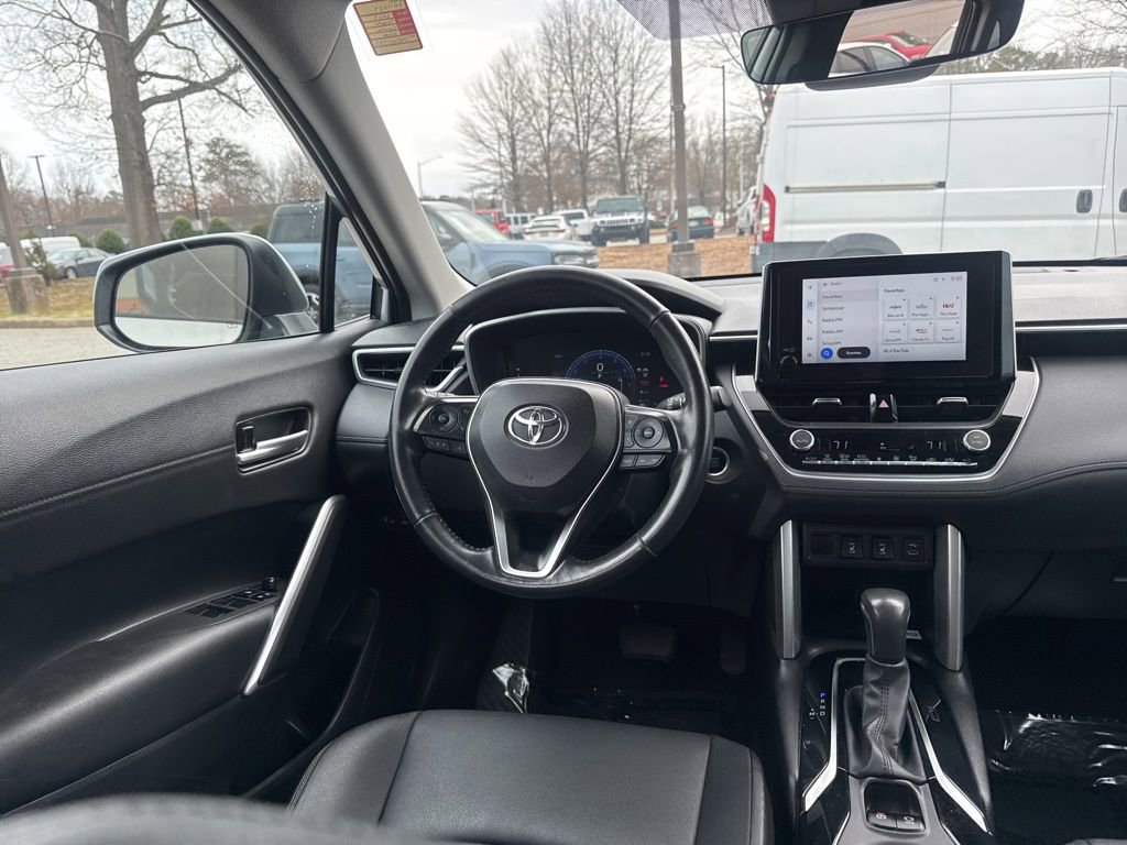 Used 2023 Toyota Corolla Cross XLE image 9