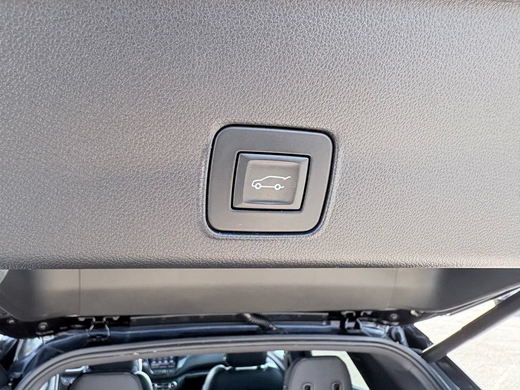 Used 2021 Chevrolet TrailBlazer RS w/ Sun and Liftgate Package AWD/4WD image 28