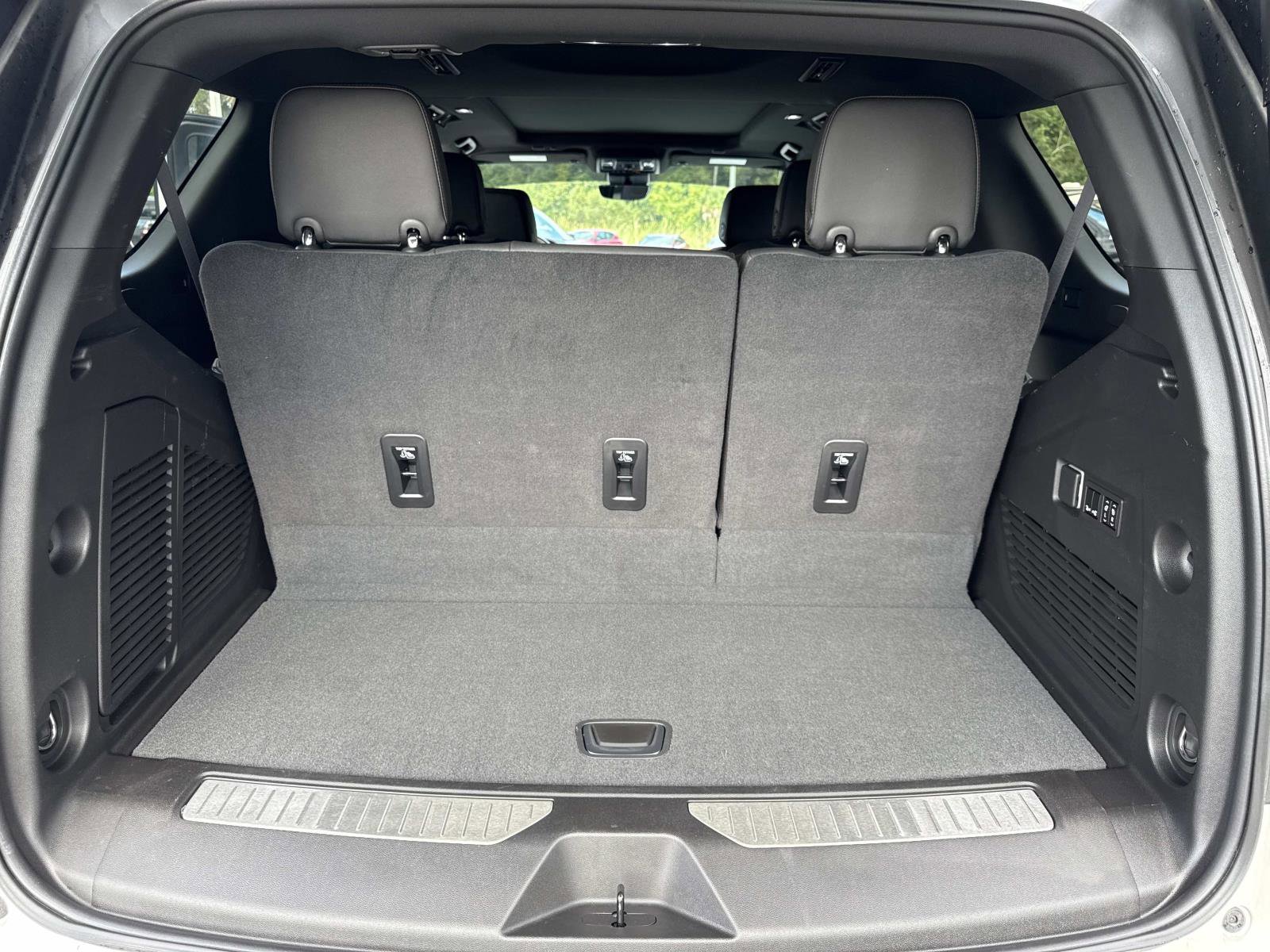 Used 2023 Chevrolet Tahoe High Country image 34