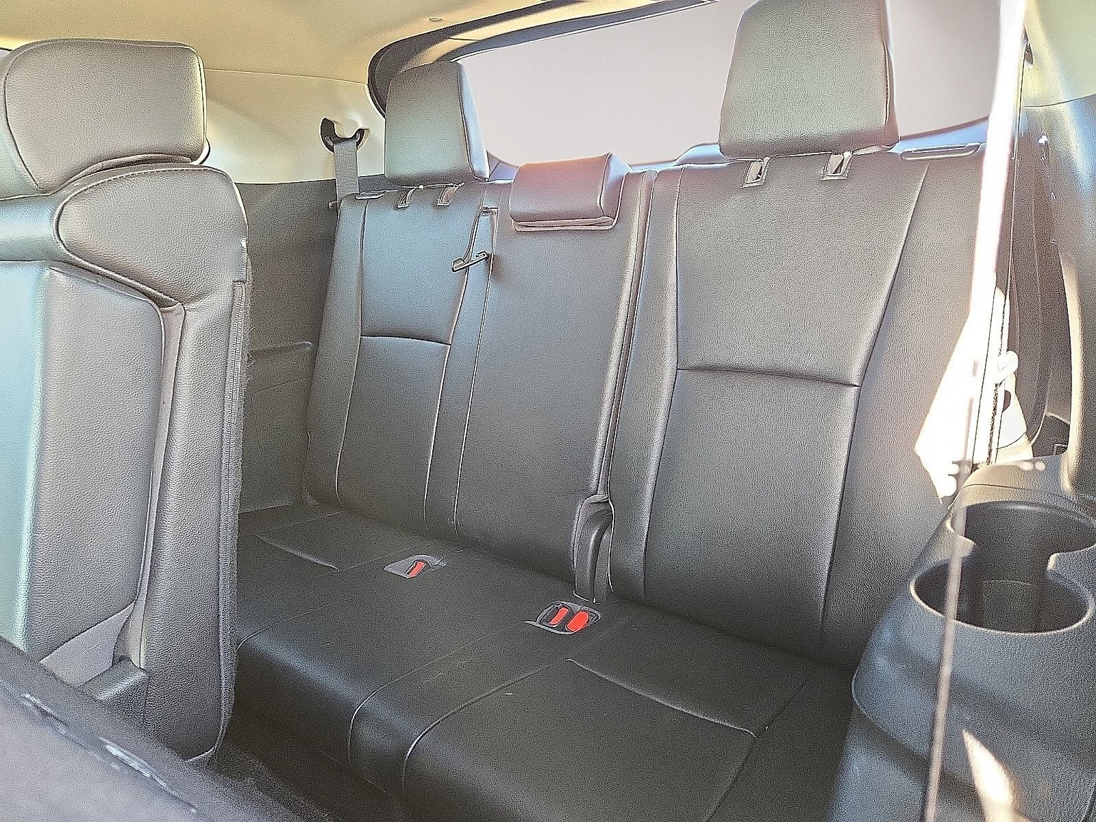 Used 2022 Toyota Highlander XLE AWD/4WD image 15