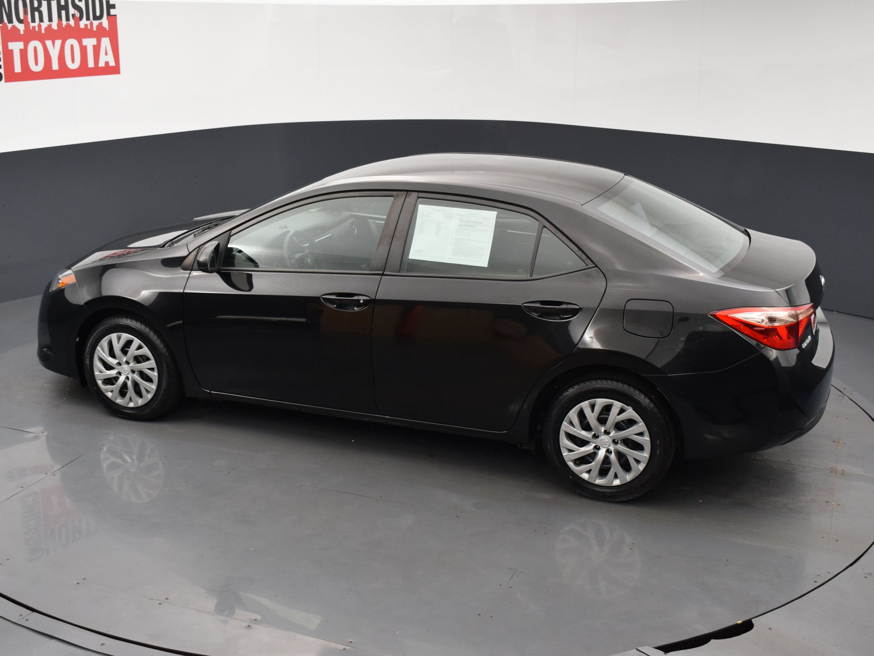 Used 2018 Toyota Corolla LE FWD image 18