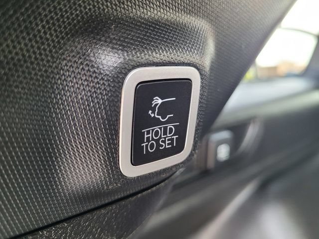 Used 2024 Jeep Grand Cherokee Altitude AWD/4WD image 28