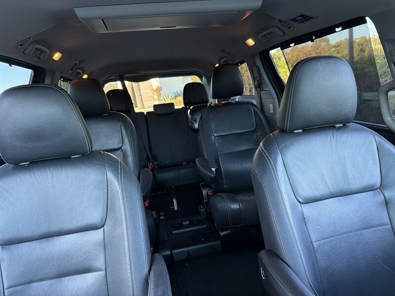 Used 2016 Toyota Sienna SE Premium FWD image 19