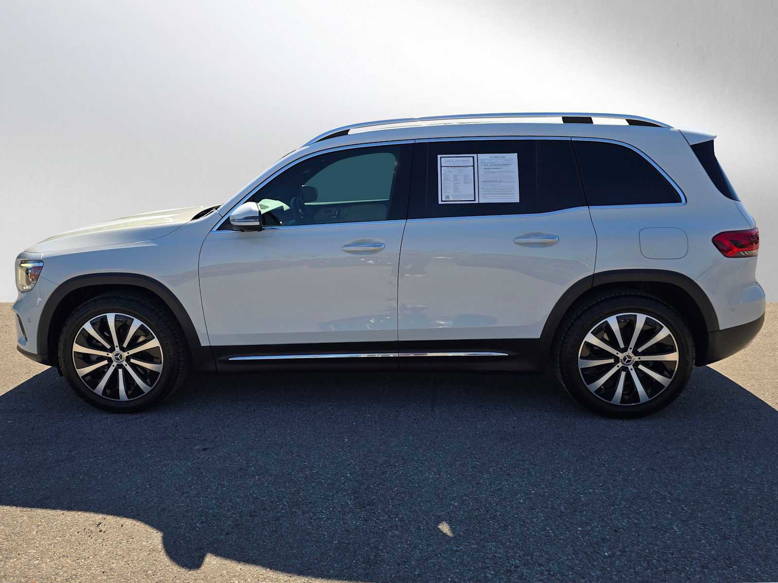 Used 2021 Mercedes-Benz GLB 250 4MATIC image 6