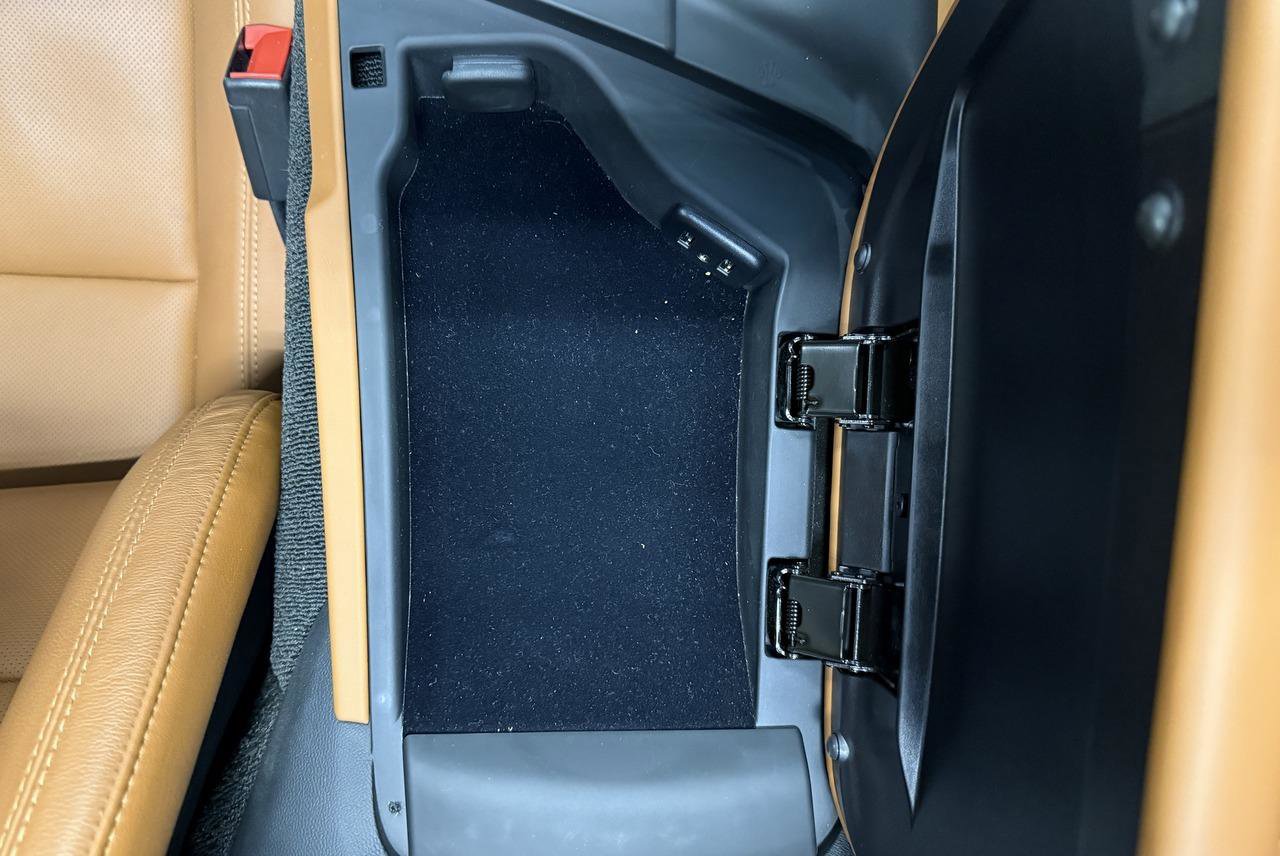 Used 2018 Chevrolet Corvette Stingray Convertible w/ 3LT Preferred Equipment Group image 93