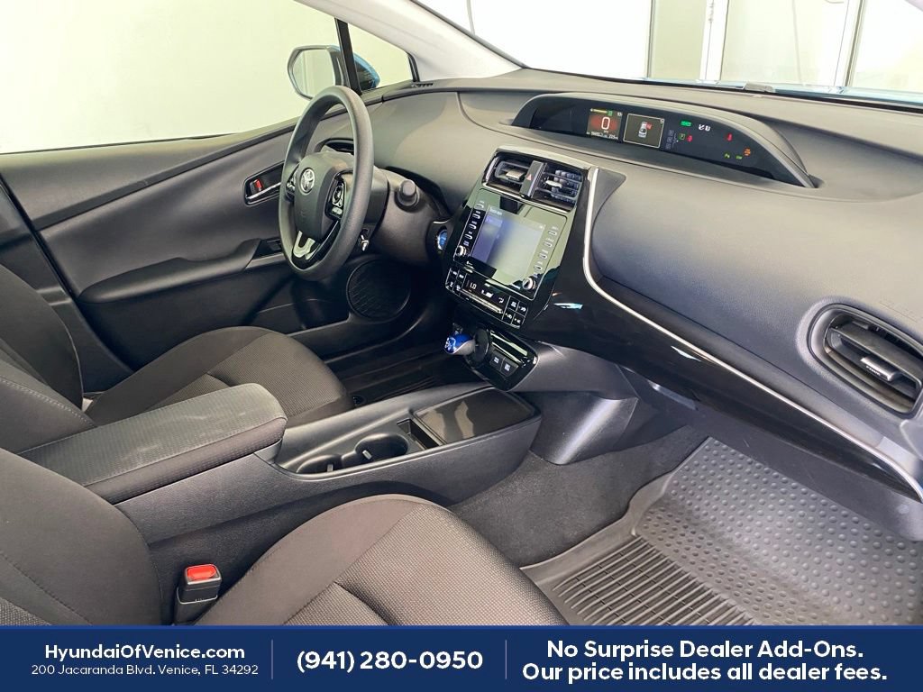 Used 2022 Toyota Prius LE FWD image 2