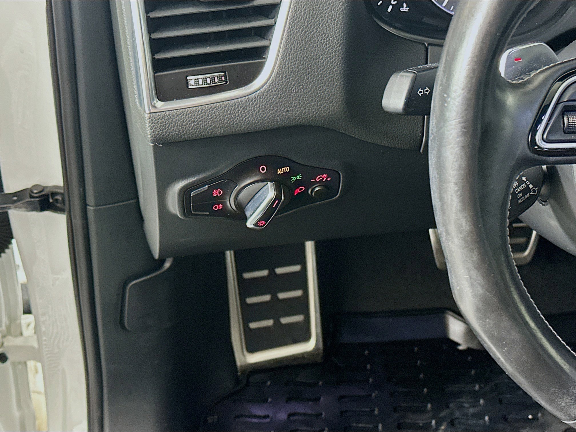 Used 2017 Audi SQ5 Premium Plus w/ Technology Package image 16