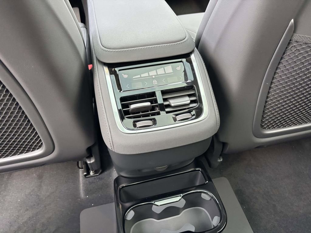 New 2026 Volvo XC90 B6 Plus image 32