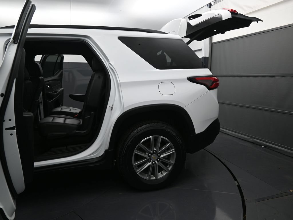 Used 2023 Chevrolet Traverse LT w/ Rear Camera Mirror Package AWD/4WD image 12