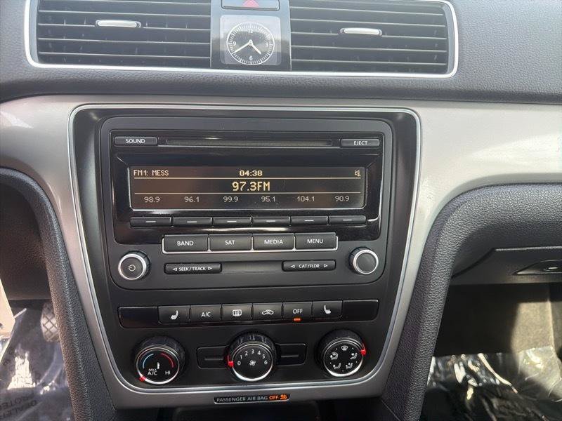 Used 2014 Volkswagen Passat 1.8T Wolfsburg Edition FWD image 32