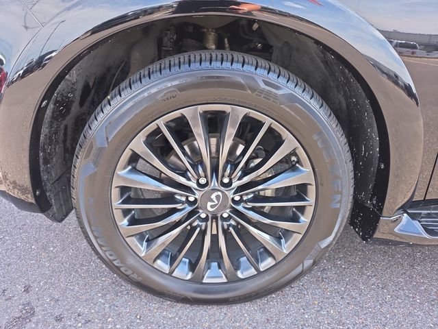 Used 2023 INFINITI QX80 Sensory w/ All-Season Package image 9