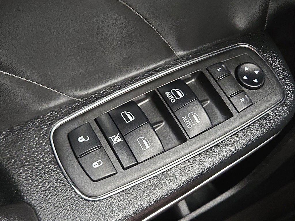 Used 2018 Dodge Charger R/T Scat Pack image 25