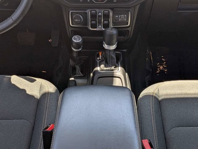 Used 2025 Jeep Wrangler Unlimited Sahara AWD/4WD image 18