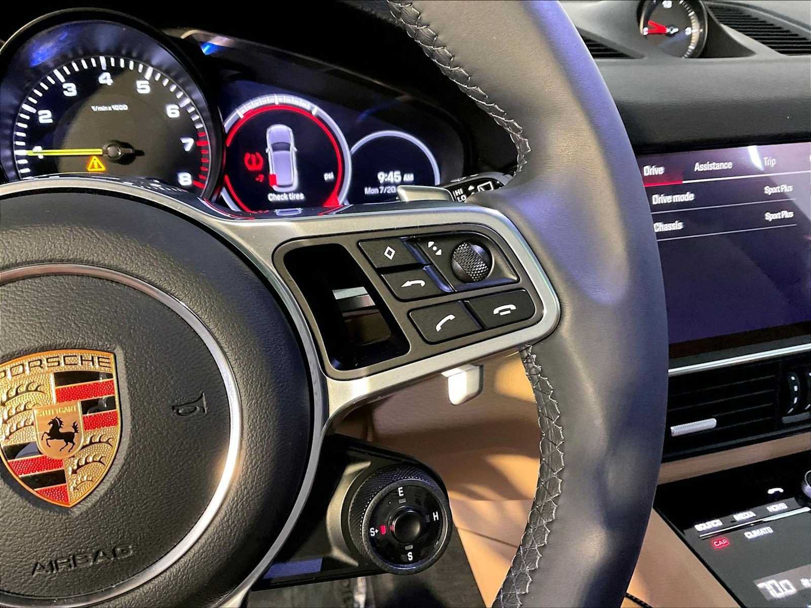 Certified 2023 Porsche Cayenne Platinum Edition AWD/4WD image 28