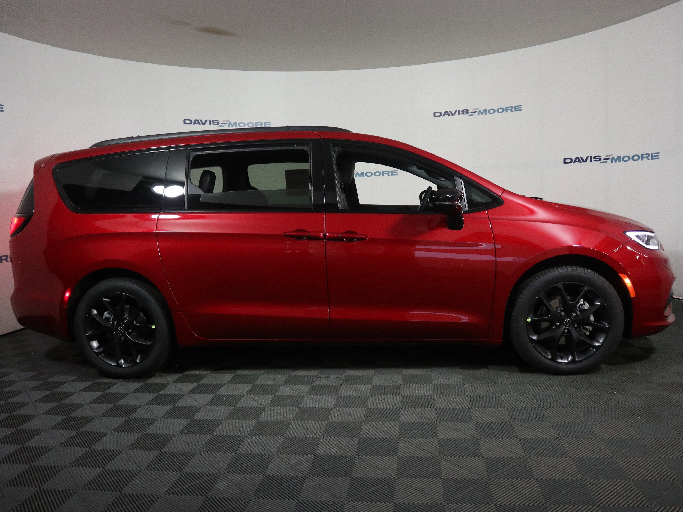 New 2026 Chrysler Pacifica Select image 4